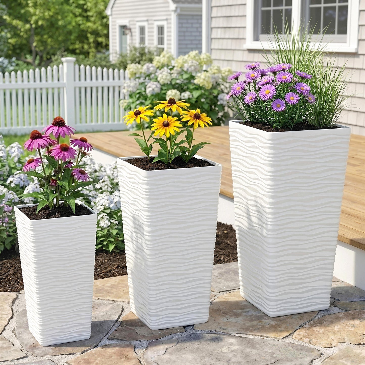 Set 3 Ghivece de Exterior Suprapozabile cu Model Ondulat din Plastic, 42/55/65 cm, Alb