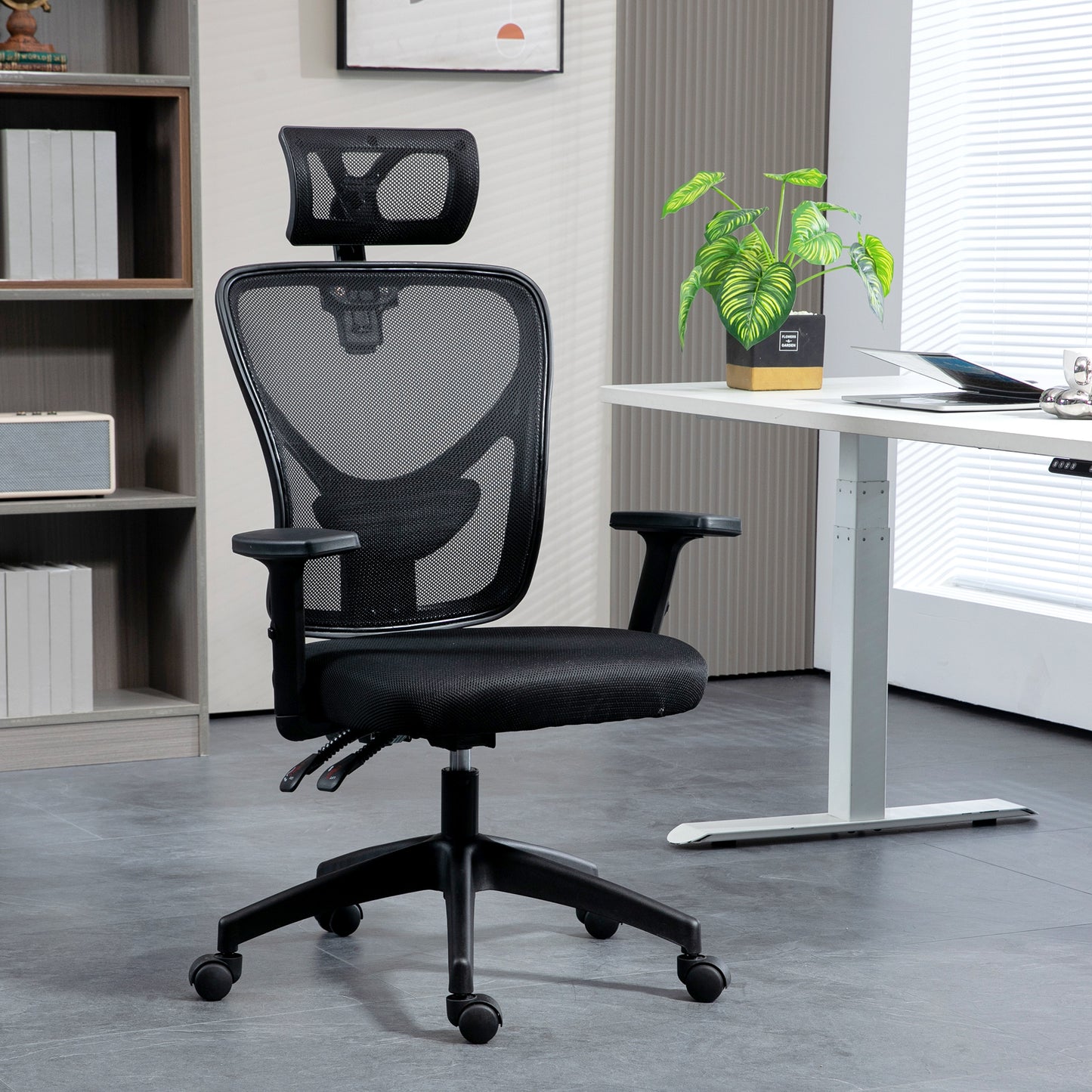 Scaun de birou ergonomic cu înălțime reglabilă, suport lombar și tetieră, 66x61x106-116cm, negru