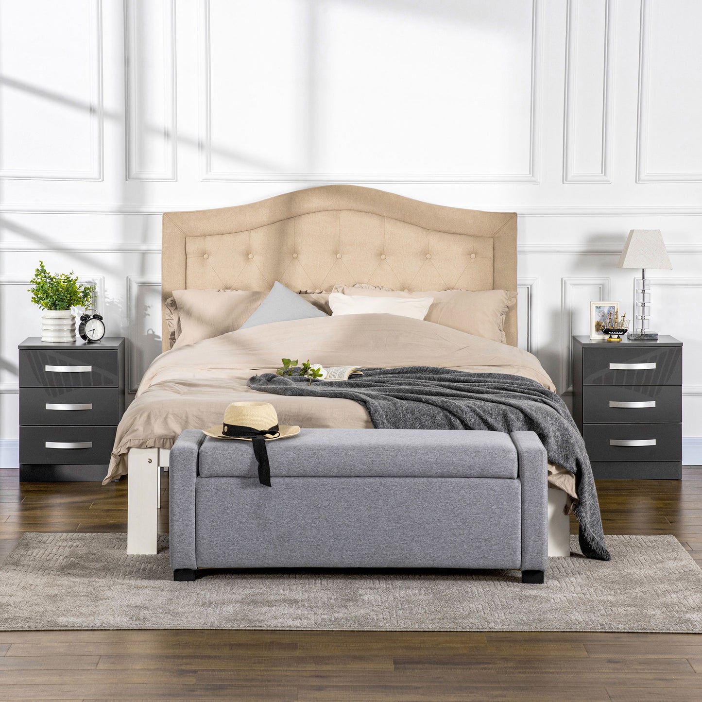 Set 2 Noptiere Moderne cu design compact si 3 sertare