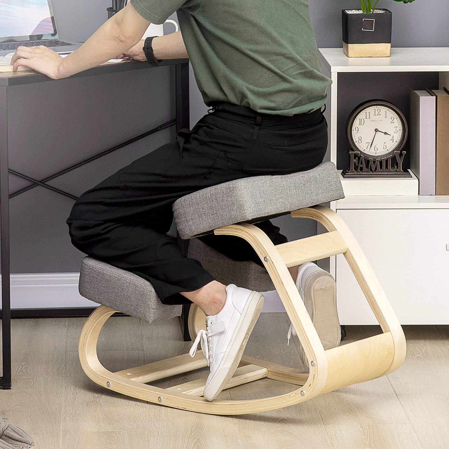 Scaun ergonomic din lemn cu perna captusita din spuma de cauciuc, 51x69x58, Gri