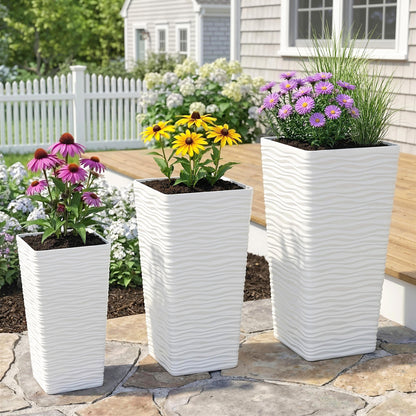 Set 3 Ghivece de Exterior Suprapozabile cu Model Ondulat din Plastic, 42/55/65 cm, Alb