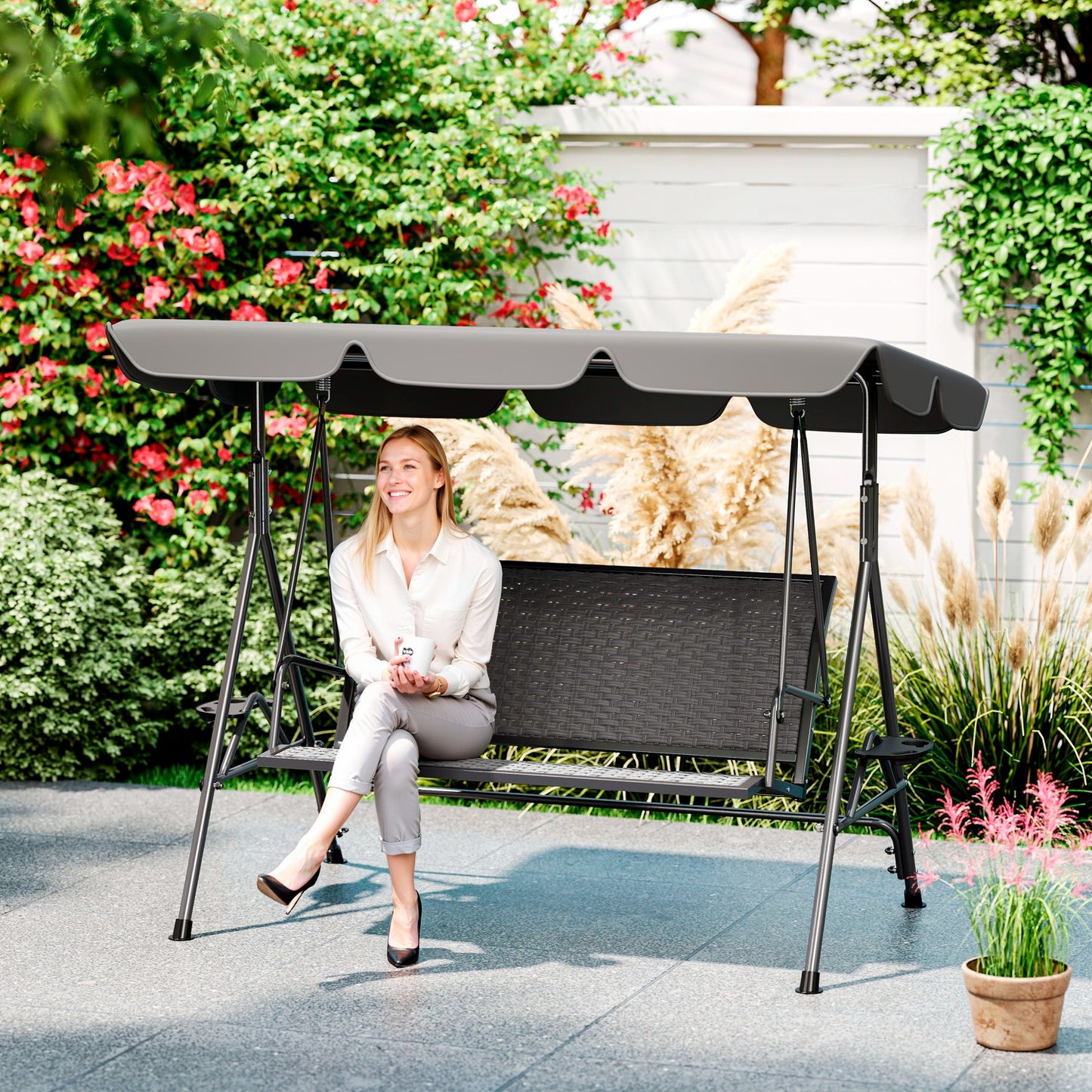 Balansoar de Grădină 3 Locuri din Ratan PE cu Acoperiș Reglabil și Suporturi pentru Pahare, Balansoar de Exterior cu Cadru din Oțel, Capacitate 320 kg, 204x112x150 cm, Gri